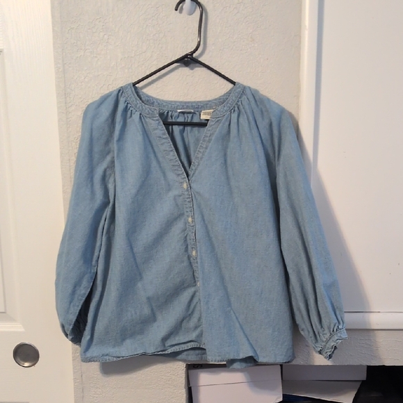 Levi's Tops - Levi's Light Blue Chambray V-Neck Button Blouse